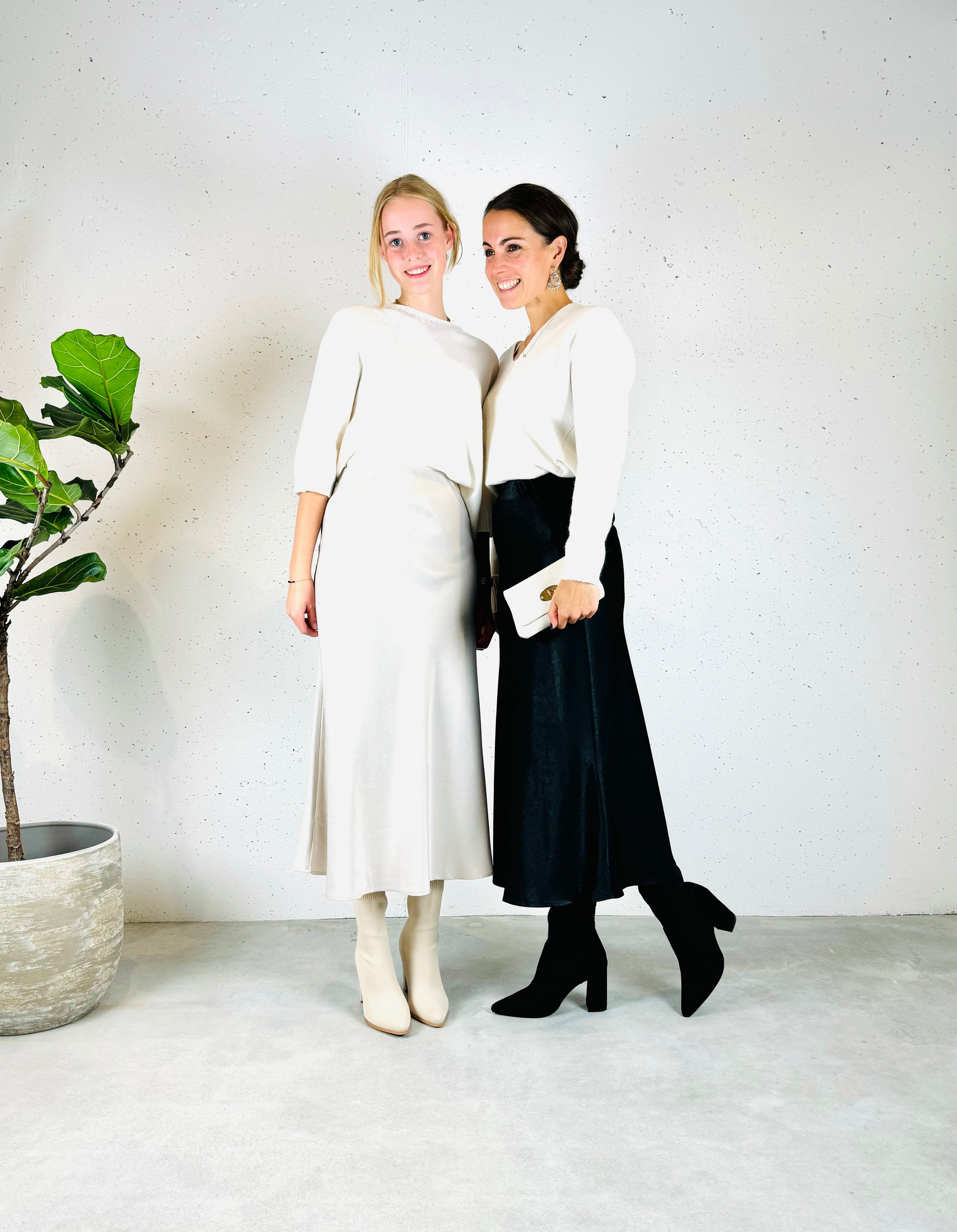 Carry satin skirt light beige