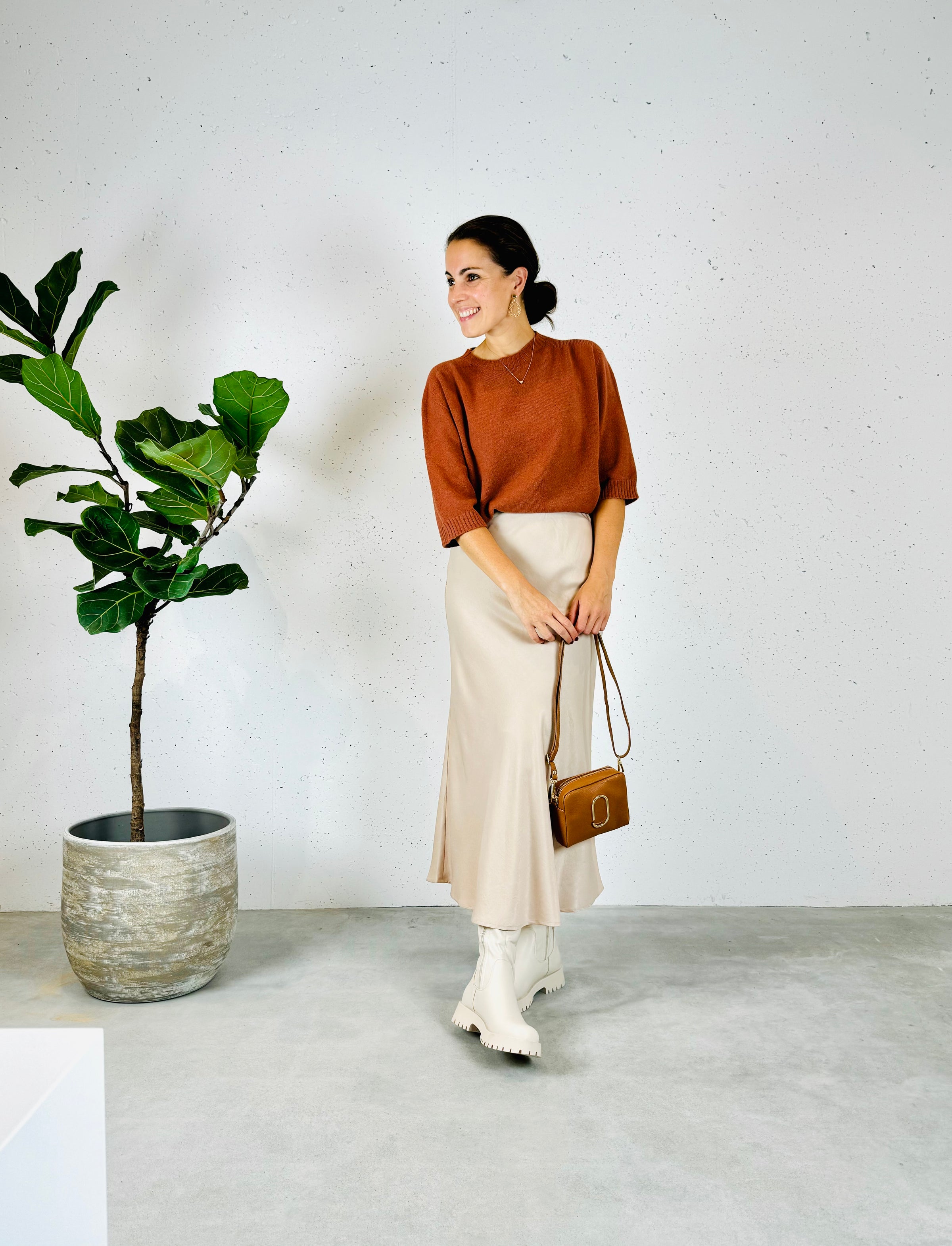 Carry satin skirt sand