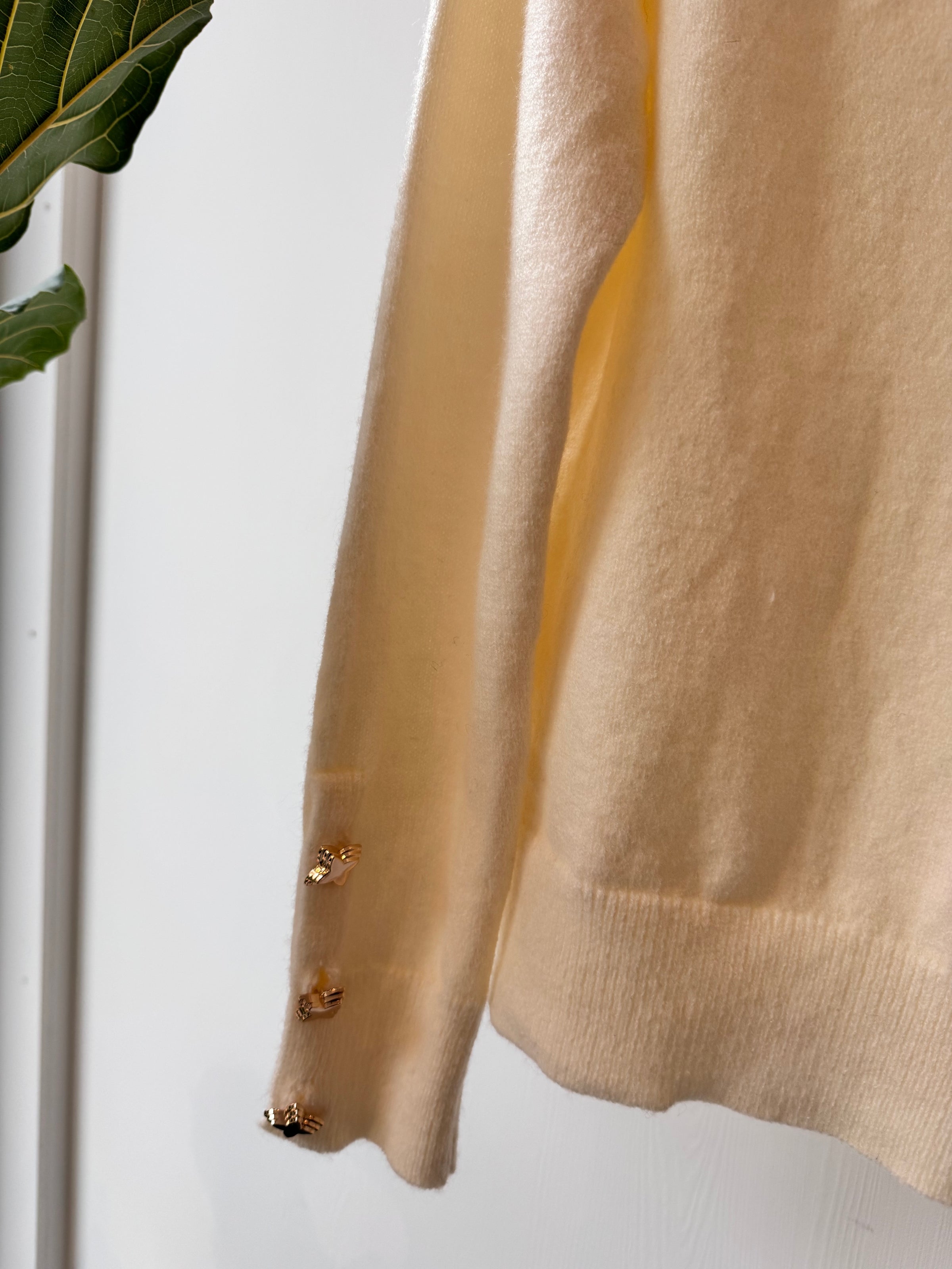Sweater Ecru golden buttons