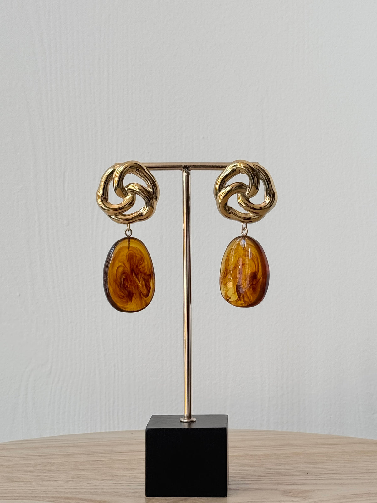 Earrings gold brown